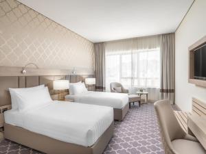 فندق ورقان العزيزية في مكة المكرمة: غرفة فندقية بسريرين وتلفزيون