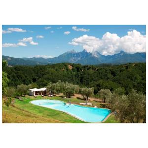 an image of a swimming pool with mountains in the background at Borgo Vaccareccia Bianca in Monti di Licciana Nardi