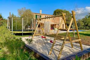 Zona de joacă pentru copii de la Finca Kiana in Santa Eugènia - your child-friendly holiday finca on Mallorca