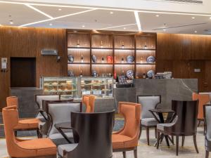 Restaurace v ubytování Wirgan Hotel Al Azizyah + 20 fotografií
