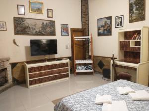a living room with a tv and a fireplace at Casa D'Vilero en Temperley in Temperley