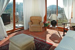 Posedenie v ubytovaní Chalet in Styria with Pool & Panoramic Views