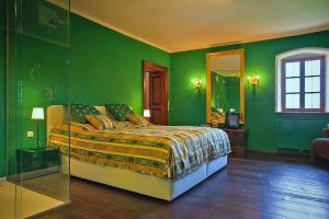 Posteľ alebo postele v izbe v ubytovaní Chalet in Styria with Pool & Panoramic Views