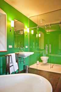 Bathroom sa Landhaus Austria, Fehring