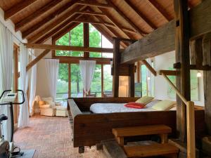 Posteľ alebo postele v izbe v ubytovaní Chalet in Styria with Pool & Panoramic Views