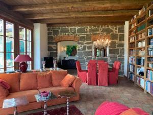 Posedenie v ubytovaní Chalet in Styria with Pool & Panoramic Views