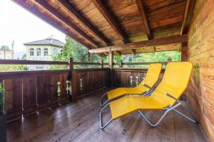 Balkón alebo terasa v ubytovaní Chalet in Fügen near Spieljochbahn