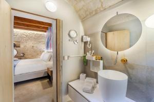 Kylpyhuone majoituspaikassa Dimora Bonafede Ibla Design Rooms