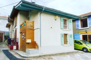 Το κτήριο όπου στεγάζεται  το διαμέρισμα