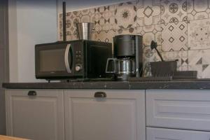 Køkken eller tekøkken på La maison d'Eden - WEEKEND / HOLIDAY - WIFI / TV + 14 billeder