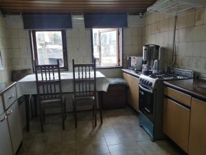 Кухня или мини-кухня в Hostal Copiapó Puerto Montt
