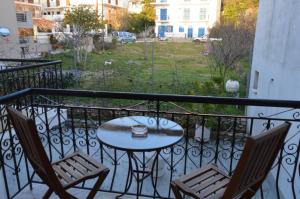 a patio with a table and chairs on a balcony at Pansion Katerina in Skiathos