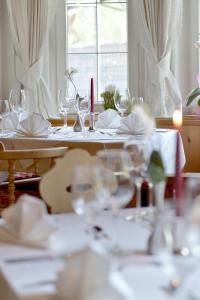 Restauracja lub miejsce do jedzenia w obiekcie Hotel Gasthof Brücke