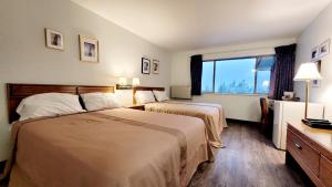 a hotel room with two beds and a window at Ridgeview Motor Inn in Gold River