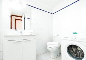 A bathroom at Cozy Beach Holiday Home in Playa del Ingles