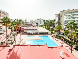 The swimming pool at or close to Cozy Beach Holiday Home in Playa del Ingles