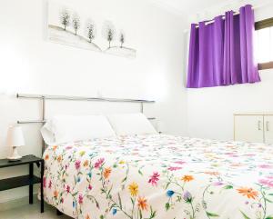 A bed or beds in a room at Cozy Beach Holiday Home in Playa del Ingles