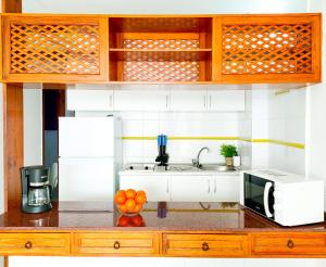 A kitchen or kitchenette at Cozy Beach Holiday Home in Playa del Ingles