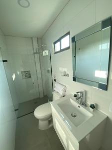 A bathroom at Apartaestudios - Casa Tamarindo