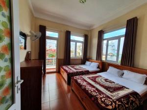Postel nebo postele na pokoji v ubytování Đông Đức Hostel Đà Lạt