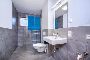Koupelna v ubytování Apartment in Neukirchen by Wildkogelbahn + 20 fotografií