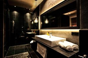 Kúpeľňa v ubytovaní Alpine Penthouse in der Residenz Silvretta - Stunning & Luxurious, inclusive Silvretta Card Premium
