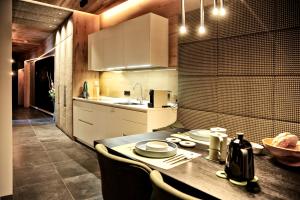 Kuchyň nebo kuchyňský kout v ubytování Alpiner Glam Penthouse in der Residenz Silvretta - Inklusive Silvretta Card Premium