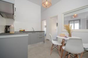 A kitchen or kitchenette at Aegean Jasmine - In The Center