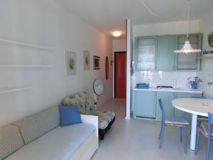 Gallery image of Wonderful studio with swimming pool, terrace and sea view in Lignano Sabbiadoro