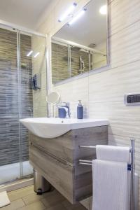 Kylpyhuone majoituspaikassa Parthenope Suite Rooms