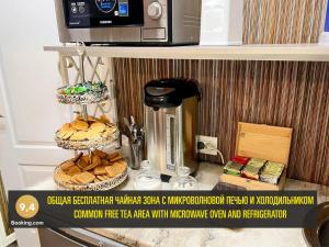 eine Theke mit zwei Plätzchen und einer Kaffeemaschine in der Unterkunft LES Mini Hotel in Almaty