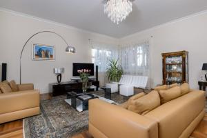 Seating area sa Luxury Seafront Villa Castello Split with private heated pool, jacuzzi and sauna at the beach in Split