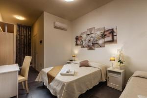Postel nebo postele na pokoji v ubytování Hotel Villa Pigalle