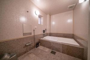 Kamar mandi di 飛騨高山 ホテル デリッシュ