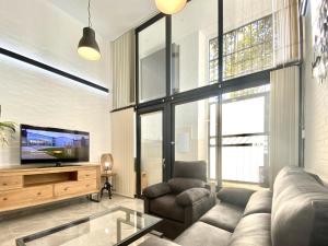 Posedenie v ubytovaní Tr2 Aparcamiento Incluido amplio y moderno loft cartuja de sevilla