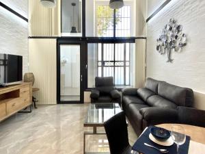 Posedenie v ubytovaní Tr2 Aparcamiento Incluido amplio y moderno loft cartuja de sevilla + 8 fotografií