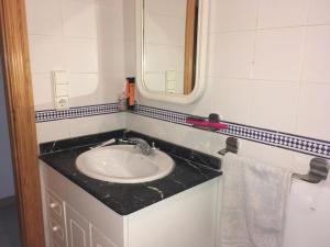 Kúpeľňa v ubytovaní Apartment 350 meters from Playa del Cura + 14 fotografií