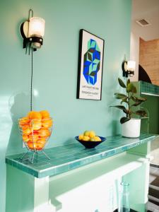a blue counter with a bowl of oranges on it at Hôtel Belvédère in Arles