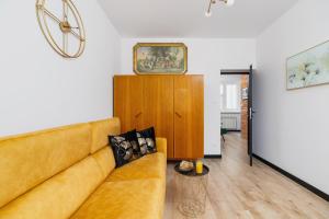 Część wypoczynkowa w obiekcie Apartments Osiedle Szkolne Cracow by Noclegi Renters