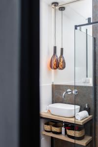 Łazienka w obiekcie Apartments Osiedle Szkolne Cracow by Noclegi Renters