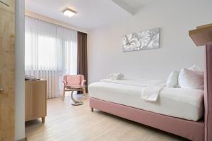 Postel nebo postele na pokoji v ubytování Hotel Ritter Badenweiler