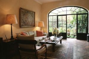 a living room with a couch and a table at Villa Ganz Boutique Hotel in Guadalajara