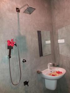 Koupelna v ubytování Cashew Villa Hiriketiya + 37 fotografií