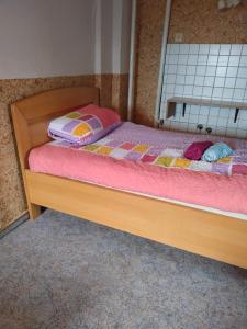 Fotografie z fotogalerie ubytování " ART DDR" eig Bad dir im Zim, 3 OG, Treppensteigen kein Fruehhstück keine Kueche nur Uebernachtung Parkpl, WIFI, Blankenb v destinaci Blankenburg + 34 fotografií