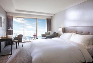 Postel nebo postele na pokoji v ubytování Paradise Hotel Busan