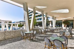 Restaurace v ubytování Carine Hotel Kumbor Superior