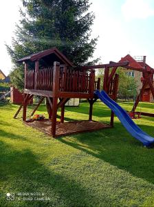 A área de jogos para crianças em Dům a chatka pod Smrkem