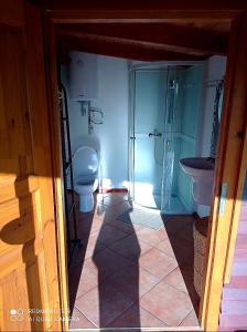 Uma casa de banho em Dům a chatka pod Smrkem