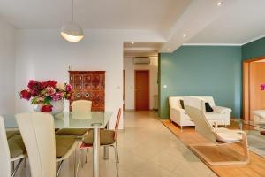 Ein Sitzbereich in der Unterkunft Apartments Villa Delia