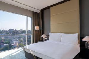 Postel nebo postele na pokoji v ubytování Radisson Blu Hotel & Residence Maputo
